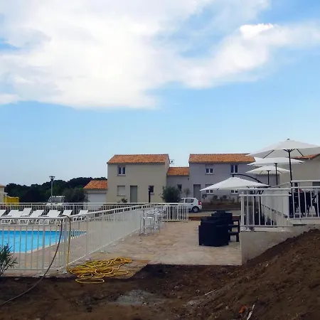 Mini T4 Dans Avec Piscine A 150 M De La * Cervione